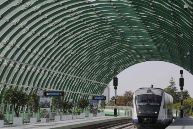 circulatia trenurilor catre aeroportul otopeni va fi modificata in urma unor lucrari anuntul cfr 691711a94b542