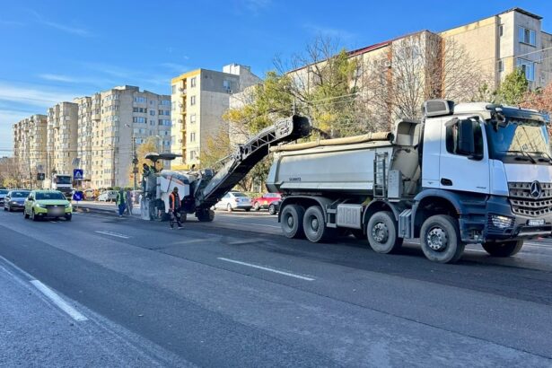 confort urban pasi concreti pentru asfaltarea strazii dezrobirii cetatenii sunt rugati sa nu isi parcheze autoturismele pe trotuar sau pe carosabil 6926ef6cdafd8