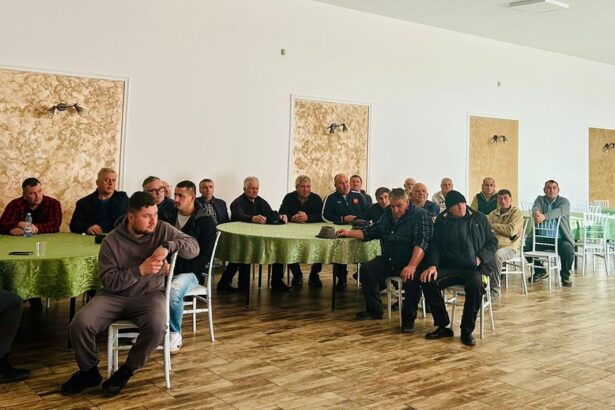 cu sprijinul primariei nicolae balcescu dsvsa constanta a desfasurat o intalnire cu crescatorii de suine 69285d0d3ec7a