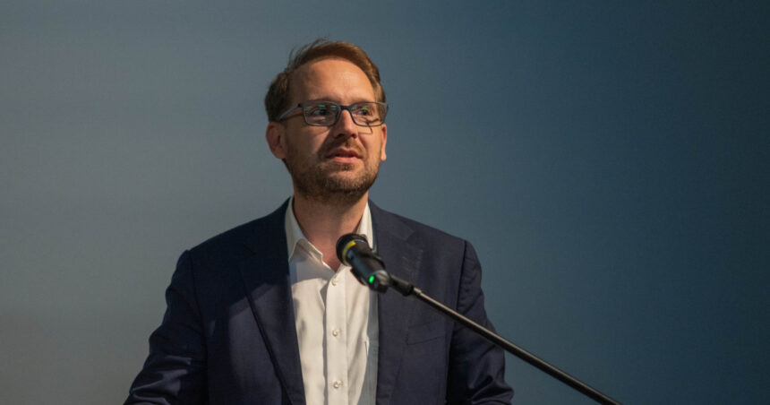 dominic fritz iesire nervoasa in scandalul numirii de la mipe acuza un atac jegos si misogin la adresa lui catalin drula 691f830fd8802