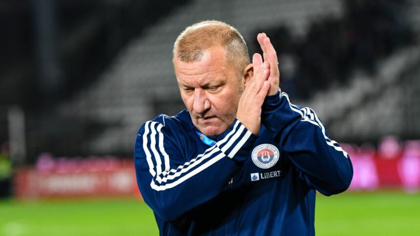 dorinel munteanu face plecaciuni in fata regretatului emeric ienei il avem in inimile noastre 690b609f78dc7