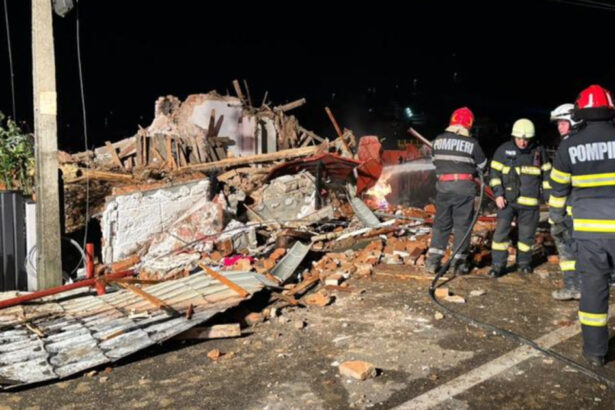 explozie puternica urmata de incendiu intr o locuinta din dej barbat gasit mort sub daramaturi pompierii cauta si alte victime 690668461d1cb