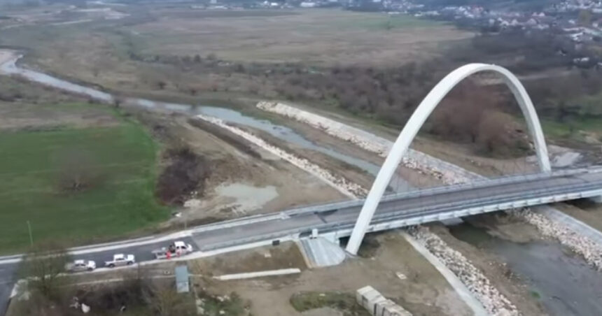 foto a fost finalizat podul cu cel mai mare arc parabolic din romania unde este amplasat si ce legaturi asigura 69275b37be2dd