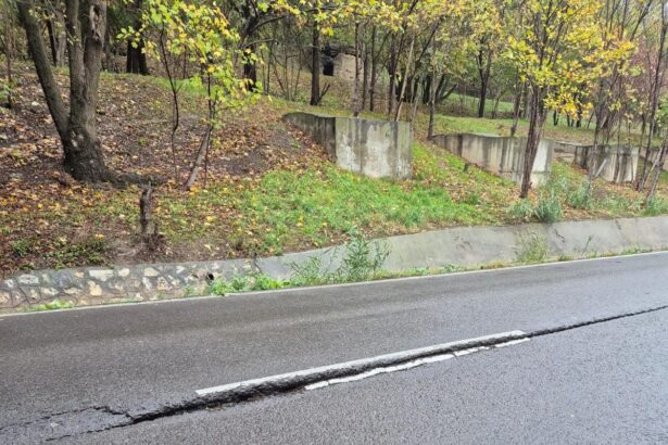 foto pericol de surpare strada valea portului din constanta a fost inchisa circulatiei 690e01858b82e