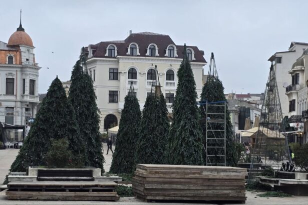 foto video cine organizeaza targul de craciun constanta 2025 in piata ovidiu si poarta 6 pregatirile sunt in toi 6919dc8babef5