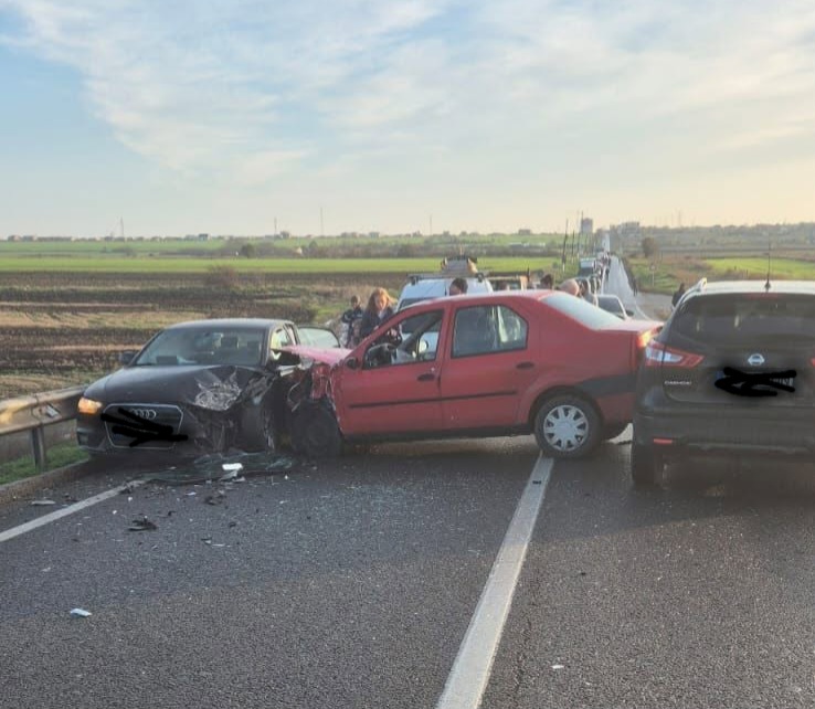 galerie foto accident rutier intre trei masini pe podul de la cumpana o minora ranita 69200f9b9a822