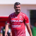 galerie foto budescu fotbalistul cu tricoul cu burta pe drumuri se alege praful de echipa unde a jucat 6908af908ff99