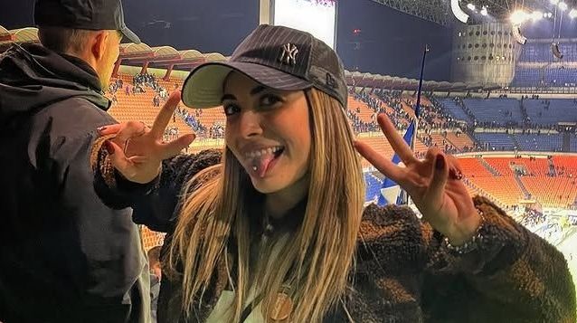 galerie foto cea mai infocata fana a lui inter a reactionat dur sa i cereti scuze lui cristi chivu 6911ae2cb689b