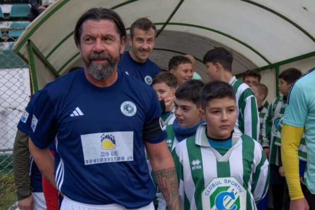 galerie foto il recunosti a castigat trei trofee cu dinamo si inca joaca fotbal la 50 de ani 6912730ab8c55