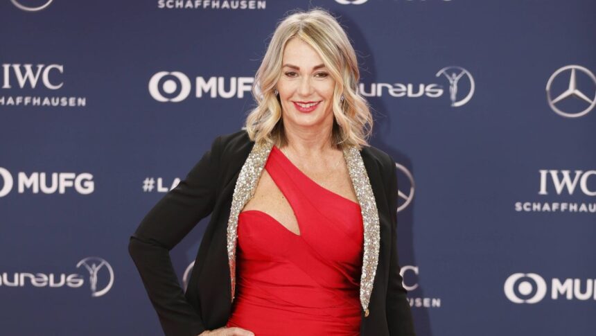galerie foto nadia comaneci la 64 de ani zeita de la montreal sarbatorita de dinamo clubul la care lucreaza 69142e010f8c8