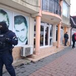 galerie fotovideo perchezitii de amploare in zona km 5 in cladirea in care functioneaza si o firma 691d8d7234cb4