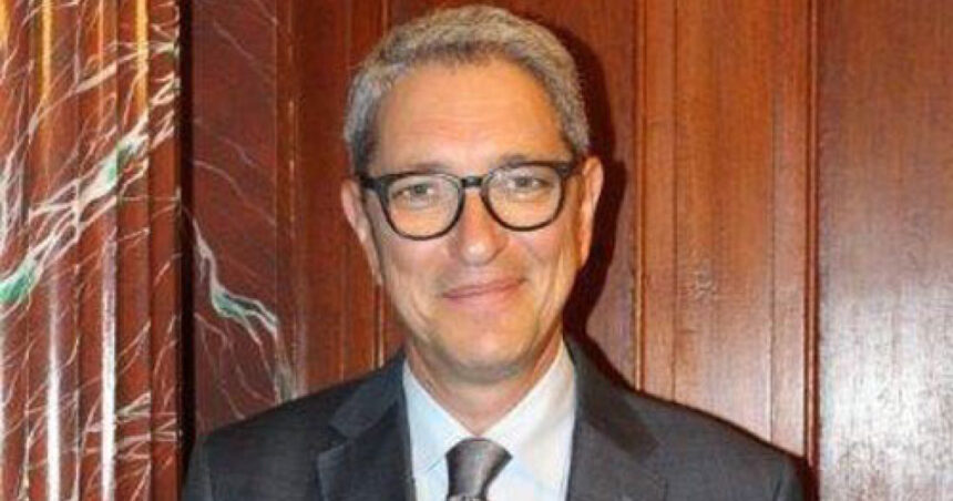 guvernul l a rechemat in tara pe consulul romaniei la cape town fostul prezentator tv andrei zaharescu el se afla la post din 2013 691f3cc0222d1