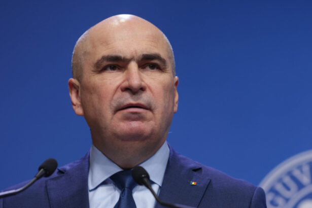 ilie bolojan anunta ca va intarzia bugetul pentru anul 2026 premierul vrea un deficit de 65 din pib anul viitor 691b25045a547