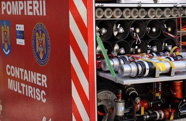 incendiu la o casa din valu lui traian pompierii intervin cu trei autospeciale de stingere 6909d493e9769