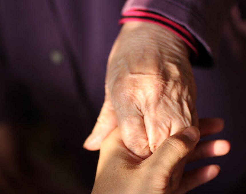 incepand de marti 168 de varstnici si cupluri longevive din constanta primesc premiile oferite de primarie 692414310d83b