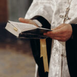 intrarea maicii domnului in biserica 2025 cum explica preotul importanta zilei marcata cu cruce rosie in calendarul ortodox 691ff31e1ba98