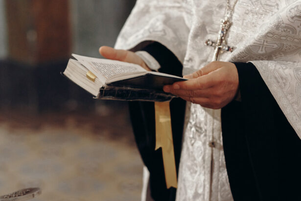intrarea maicii domnului in biserica 2025 cum explica preotul importanta zilei marcata cu cruce rosie in calendarul ortodox 691ff31e1ba98