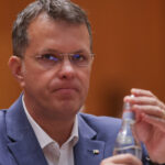 ionut mosteanu a absolvit anii iii si iv intr un singur an universitar legea le permitea acest lucru studentilor exceptionali 692870306de89