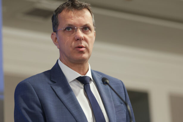 ionut mosteanu si a dat demisia ministrul apararii a luat decizia dupa scandalul diplomelor sale 69297ba49dafd