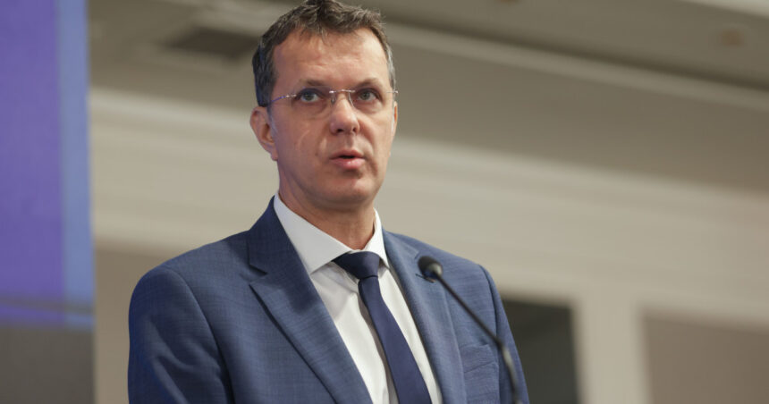 ionut mosteanu si a dat demisia ministrul apararii a luat decizia dupa scandalul diplomelor sale 69297ba49dafd