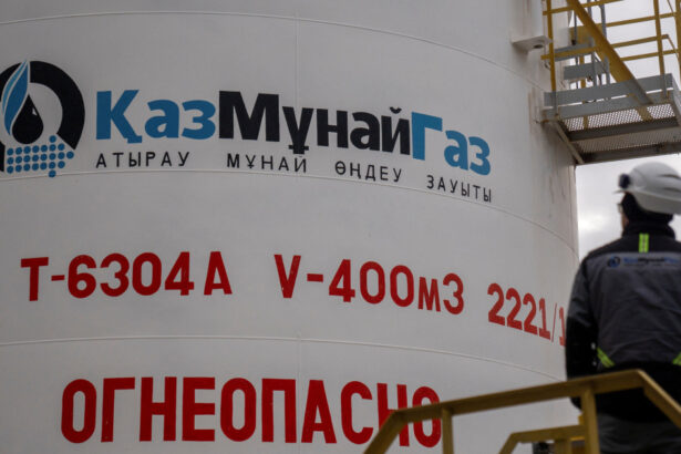 kazmunaygas proprietar al rompetrol continua sa lucreze cu lukoil in ciuda sanctiunilor impuse de sua 690a037683e5e