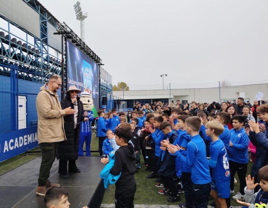 lansare de carte la academia hagi alec blenche si jurnalul unui fotbalist de buzunar 69105d8a74af3