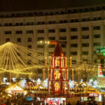 luminitele de sarbatori au fost aprinse in capitala primarul interimar a deschis targul de craciun din piata constitutiei 692b5977f0961