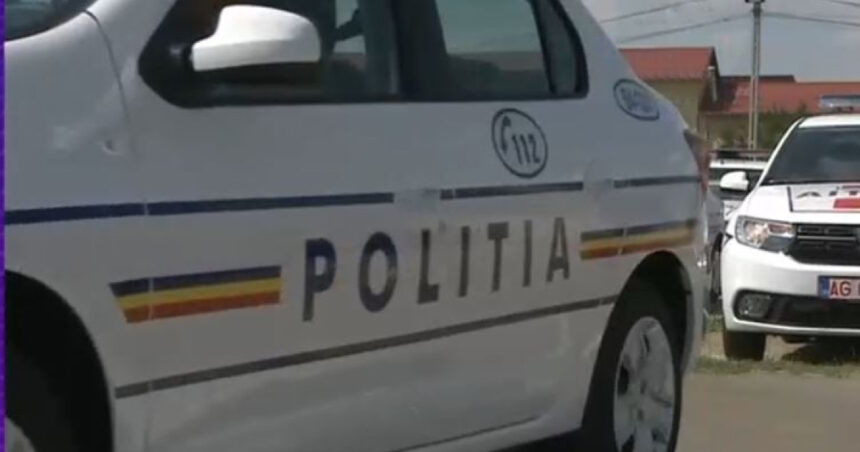 masina de politie lovita de o autoutilitara condusa de un sofer baut care nu a oprit la semnalul politistilor 690b4f7069469