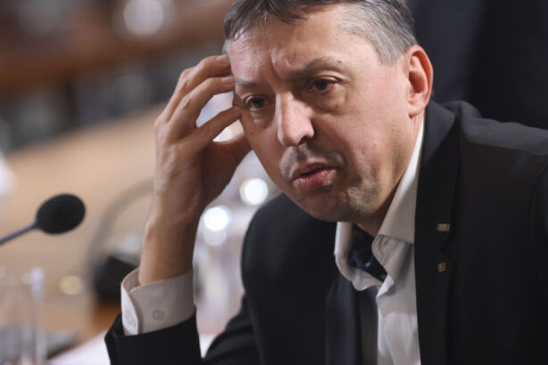 ministrul educatiei vrea ca bursele studentilor sa fie completate din fonduri europene 690b7cd8e8c2b