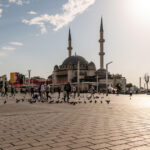 news alert doi romani au fost raniti la istanbul intr un atac armat in piata taksim sambata noapte 69106eec616cd