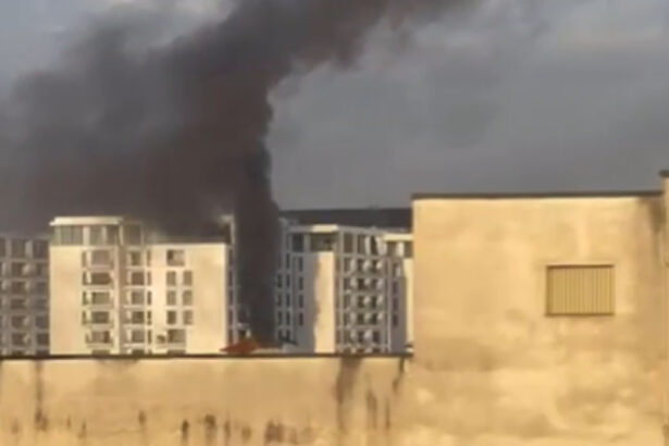 news alert incendiu cu degajari mari de fum intr un bloc cu 11 etaje din bucuresti interventie de amploare a pompierilor 69216f0657602