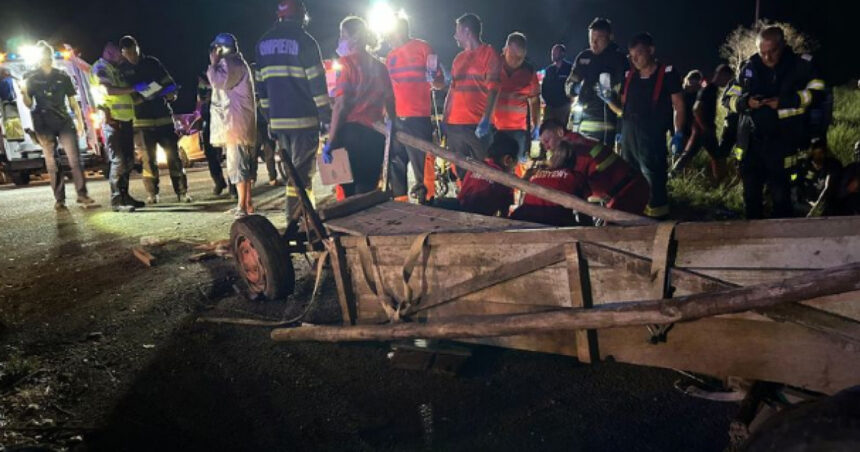 o masina a lovit o caruta pe dn 11b 4 persoane din caruta au fost ranite traficul rutier intrerupt in ambele sensuri 692b2f1f3b7ba