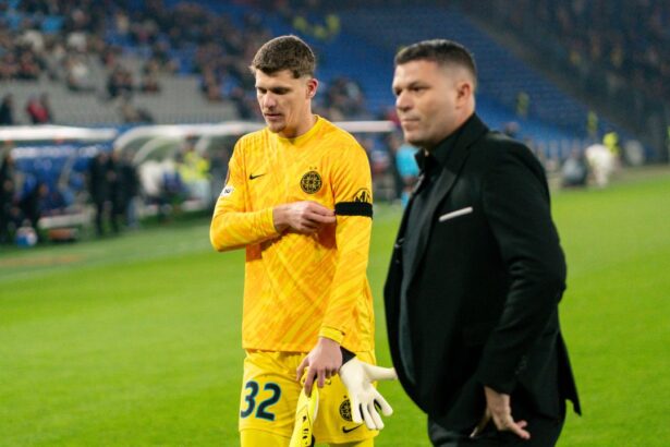 opinie s au batut singuri tarnovanu in black out caramavrov e consternat de erorile de amatori facute de fotbalistii fcsb ului 690d92fe5b667