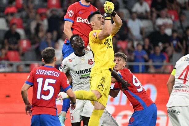 out inainte de hermannstadt fcsb un titular s a accidentat pe scarile autocarului are trei copici 690f54fd1005a