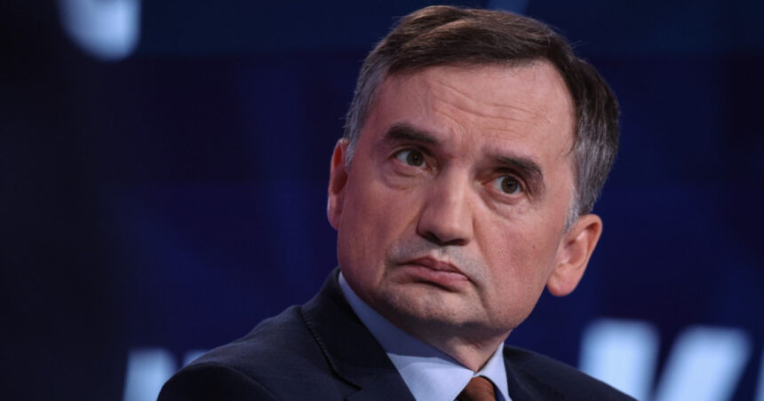 parchetul polonez cere arestarea fostului ministru conservator al justitiei refugiat in ungaria ce acuzatii i se aduc 69161decea7bb