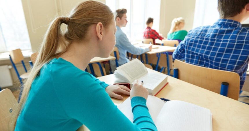 profesor de etica din iasi acuzat de viol agresiunea asupra unei studente a fost surprinsa de camerele de supraveghere 69158710ee994