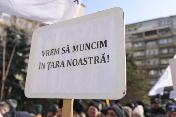 protest in industria de aparare aeronautica si navala ce ii nemultumeste pe angajati 6915c4db87c76