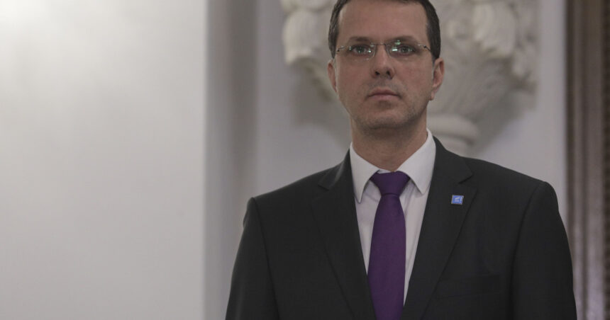 reactii in scandalul diplomei lui ionut mosteanu liderul aur george simion ii cere demisia ce spune guvernul 69285ece8476b