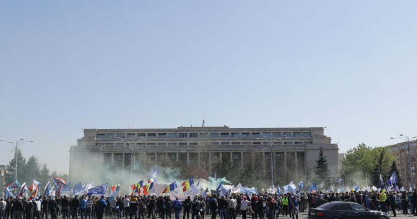 sindicalistii bns protesteaza azi in piata victoriei care sunt revendicarile lor 691435933d71a
