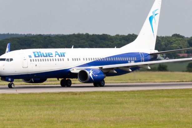 trei avioane blue air au fost vandute si vor functiona ca hoteluri si restaurante vom mai vedea aeronave pe soselele romaniei 6916103804e0f