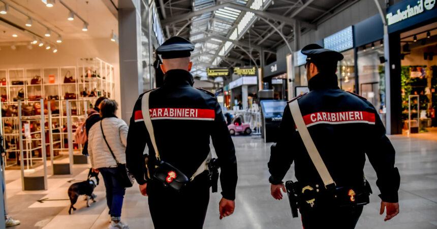 trei romani au fost arestati in italia pentru ca au santajat un italian care incerca sa vanda un hotel 6914a23e82f48