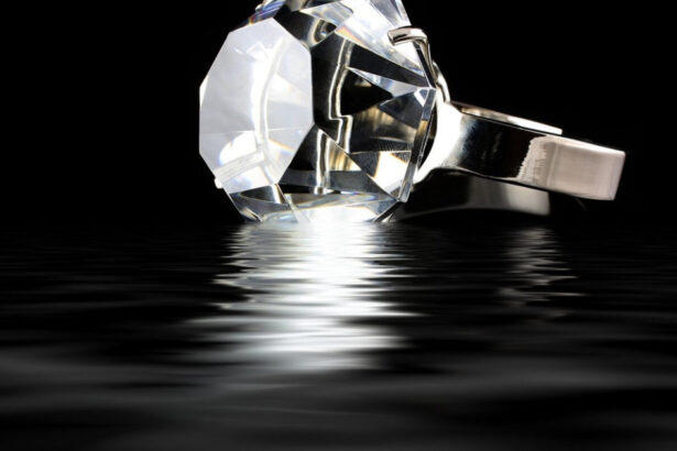 un barbat a incercat sa fure o bratara si un inel cu diamant dintr un mall din timisoara a fost prins imediat de un trecator 6926ca624816a