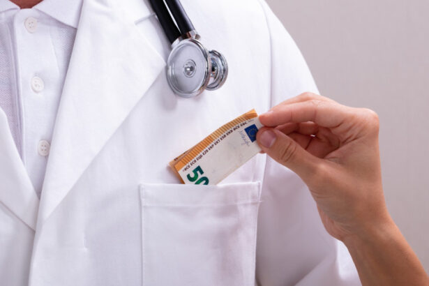 un barbat din bacau a recunoscut ca a mituit un medic sa ii faca analize complete la upu desi nu avea o urgenta de sanatate 691ca770f286d