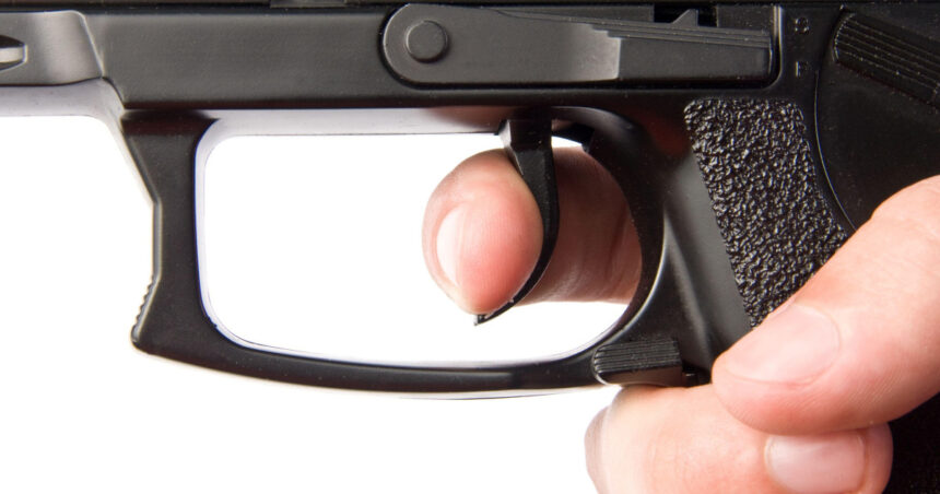 un tanar din botosani s a laudat cu un pistol pe retelele sociale ce au gasit politistii la perchezitie 6908975c04f67