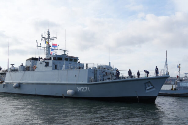 vanatorul de mine cumparat de romania de la marina regala britanica a ajuns in portul militar constanta 6908eef39114c