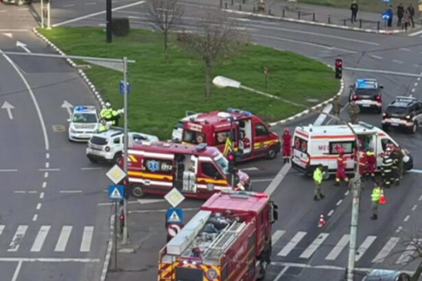 video accident grav in bucuresti cu o ambulanta a mapn in care se aflau mai multi militari 692725c597368
