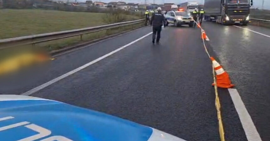 video accident grav pe dn6 o femeie pieton a murit dupa ce ar fi fost tarata 500 de metri unul dintre soferi ar fi fugit de la fata locului 692016c0c54da