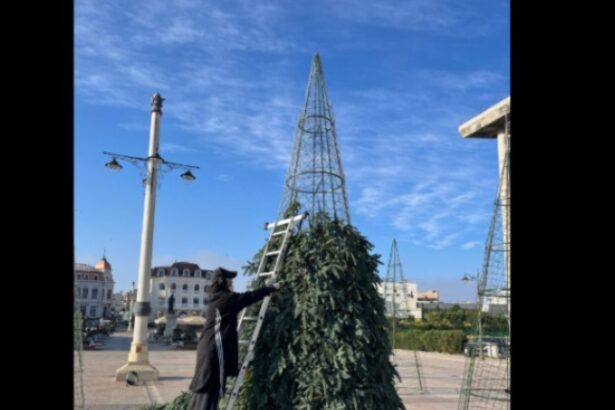 video au inceput lucrarile pentru amenajarea targului de craciun in piata ovidiu 6916f37764959