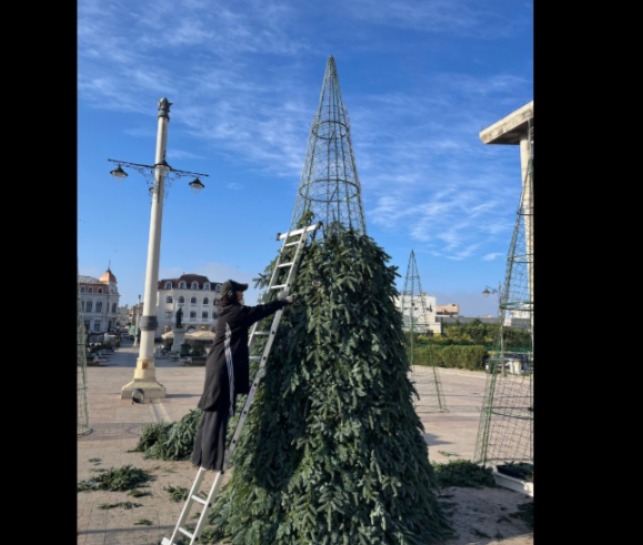 video au inceput lucrarile pentru amenajarea targului de craciun in piata ovidiu 6916f37764959