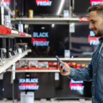 Black Friday, cu buzunarele goale. Ce buget alocă românii în acest an pentru „oferte”. Vânzător: „Există o oarecare emoție în piață” 5 video black friday cu buzunarele goale ce buget aloca romanii in acest an pentru oferte vanzator exista o oarecare emotie in piata 6905989eefcc8